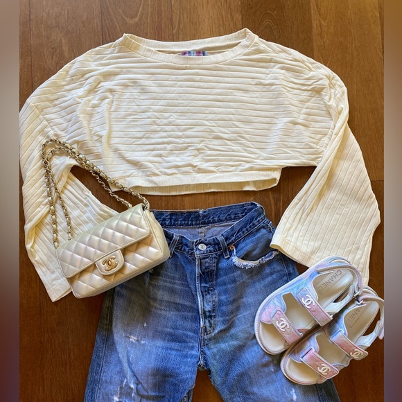 Vintage Levi’s button up heavily worn out 24 waist  cropped fit cheeky! - Picture 3 of 13